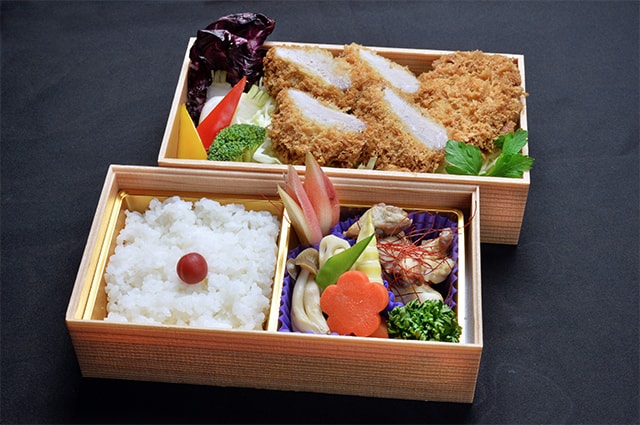 “極上”厚切りエゴマ豚ヒレカツ弁当