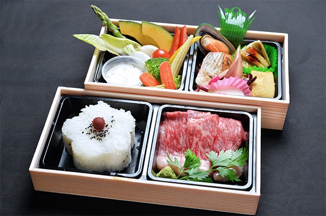 牛ロースの贅沢幕の内弁当